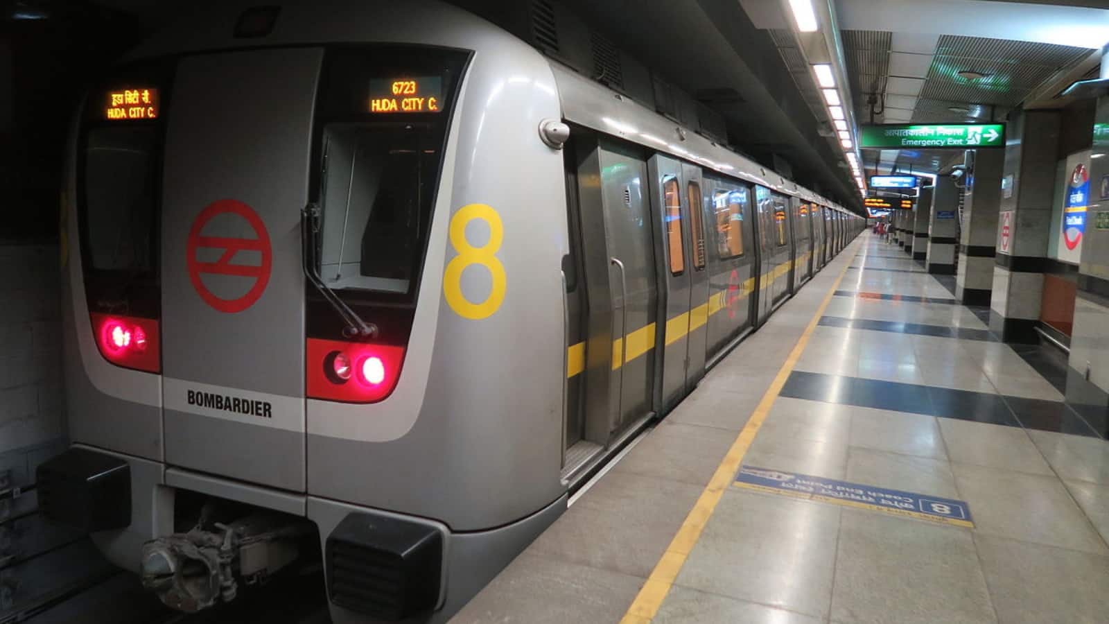 Holi Metro Update: Metro will not run in the morning on the festival day, know when the service will start - Holi Metro Update Metro Timing Change Services Start at this time on these routes know all details